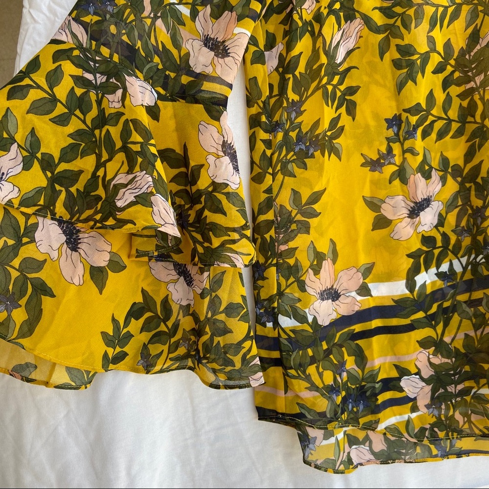 CAbi Spring ‘19 Spring Floral Ruffle Sleeve Blouse - Picture 4 of 6